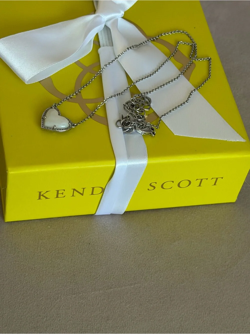Kendra Scott Air Heart Rhodium Pendant Necklace in Ivory Mother of Pearl 🤍